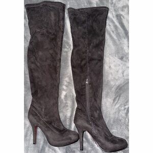 🩶 Elegant Knee-High Boots